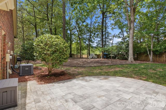 516 Eastville Court, Matthews, NC 28105