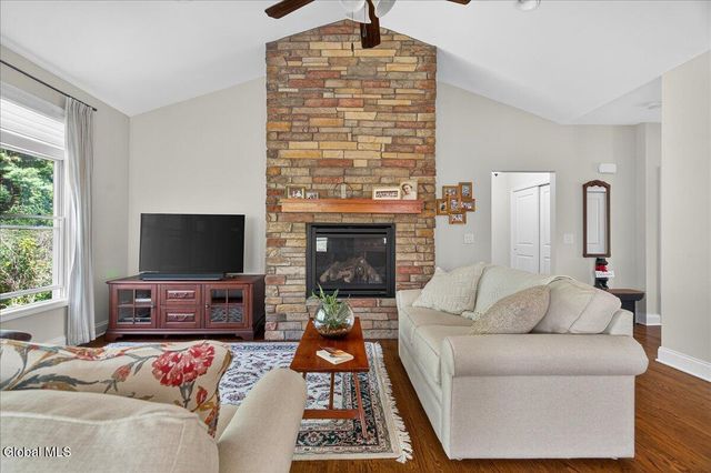 12 Widgeon Way, Waterford, NY 12188