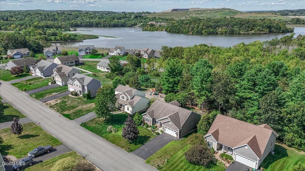 12 Widgeon Way, Waterford, NY 12188