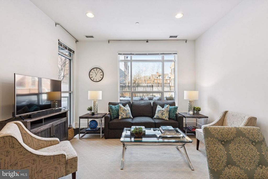 Image 1 of property listing at 410 S FRONT ST #108, Philadelphia, PA 19147