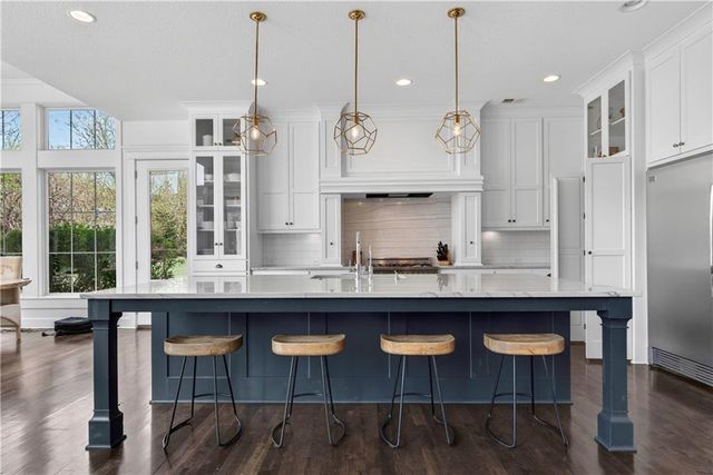 16404 Rosehill Street, Overland Park, KS 66221