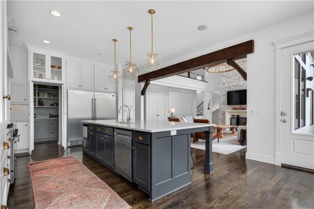 16404 Rosehill Street, Overland Park, KS 66221