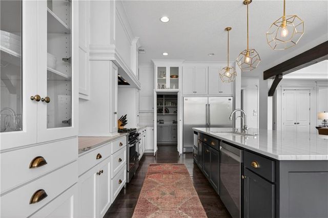 16404 Rosehill Street, Overland Park, KS 66221