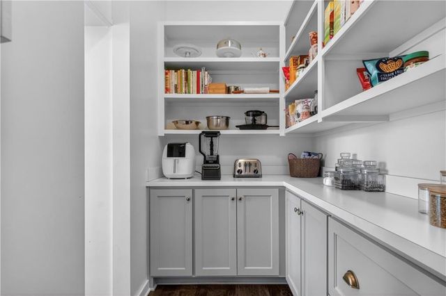 16404 Rosehill Street, Overland Park, KS 66221