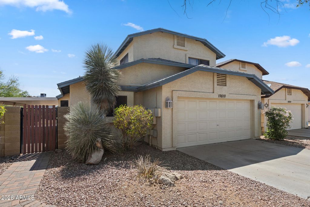 Image 6 of property listing at 19810 N 46TH Avenue, Glendale, AZ 85308