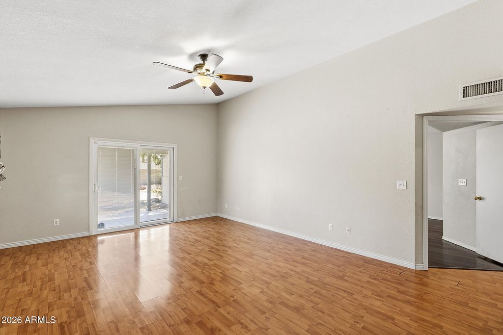 Image 8 of property listing at 19810 N 46TH Avenue, Glendale, AZ 85308