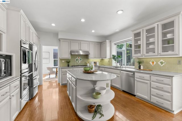 847 E Angela St, Pleasanton, CA 94566
