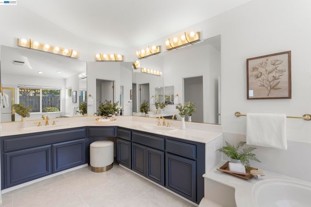 847 E Angela St, Pleasanton, CA 94566