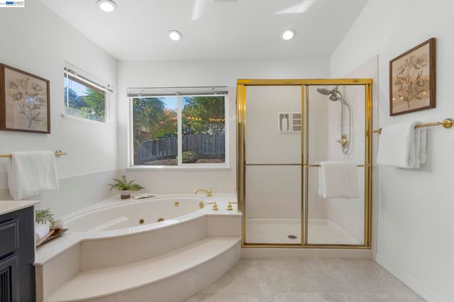 847 E Angela St, Pleasanton, CA 94566