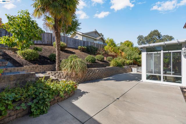 847 E Angela St, Pleasanton, CA 94566
