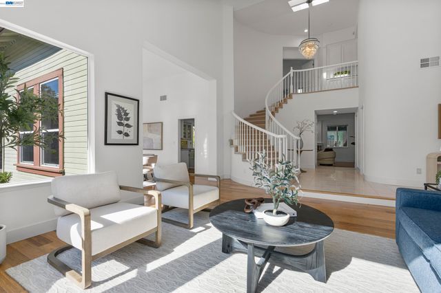 847 E Angela St, Pleasanton, CA 94566