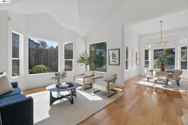 847 E Angela St, Pleasanton, CA 94566
