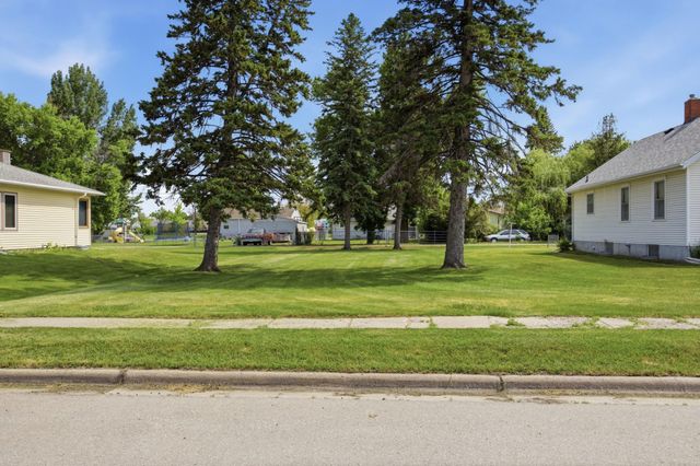 212 1st Avenue SW, Dilworth, MN 56529