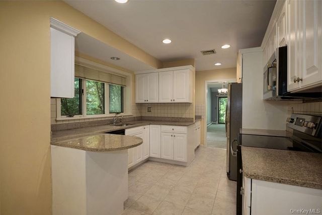 23 Evon Court, Scarsdale, NY 10583