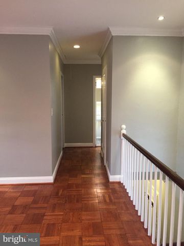 3250 MARTHA CUSTIS DR, Alexandria, VA 22302