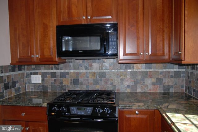 3250 MARTHA CUSTIS DR, Alexandria, VA 22302