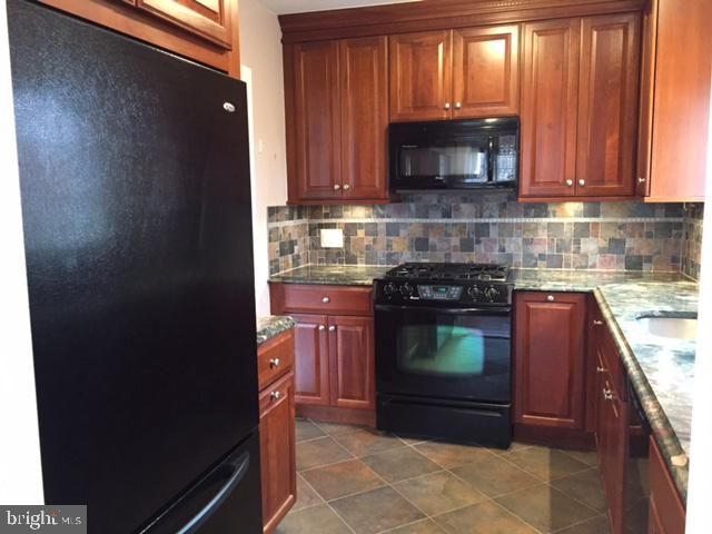 3250 MARTHA CUSTIS DR, Alexandria, VA 22302