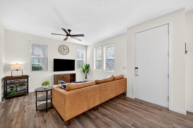 218 Box Ln, Sacramento, CA 95818