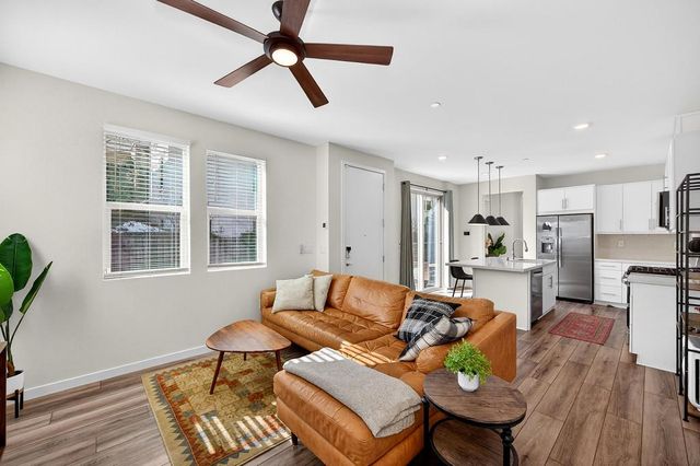 218 Box Ln, Sacramento, CA 95818