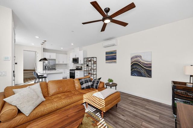 218 Box Ln, Sacramento, CA 95818