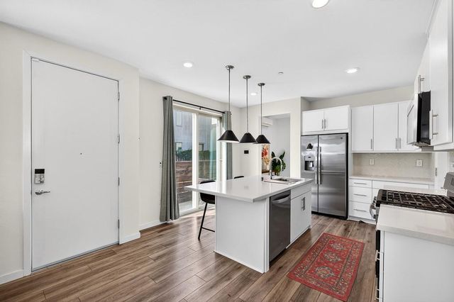 218 Box Ln, Sacramento, CA 95818