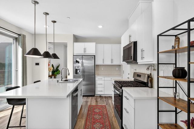 218 Box Ln, Sacramento, CA 95818