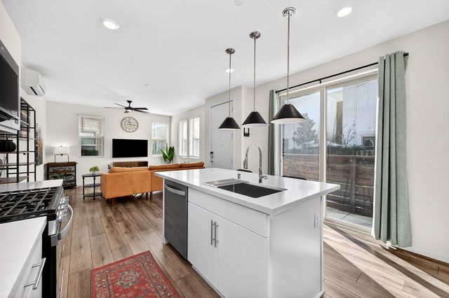 218 Box Ln, Sacramento, CA 95818