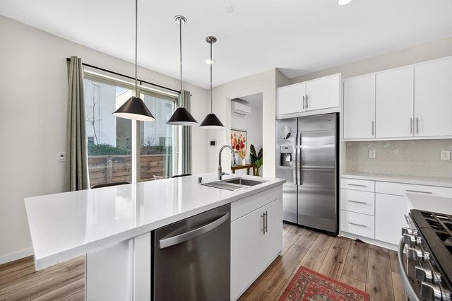 218 Box Ln, Sacramento, CA 95818