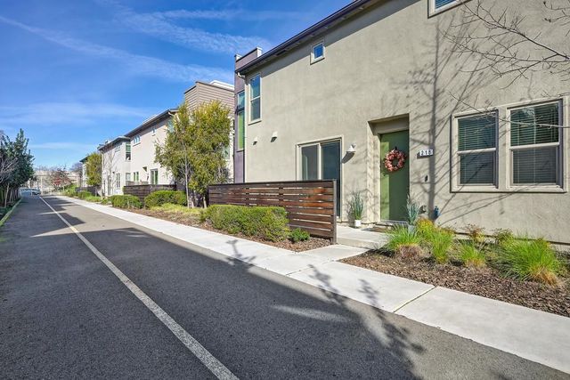 218 Box Ln, Sacramento, CA 95818