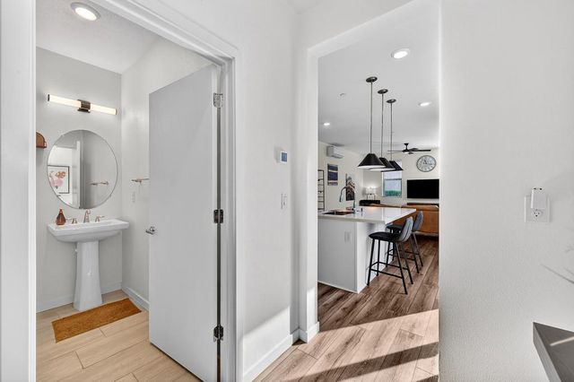 218 Box Ln, Sacramento, CA 95818