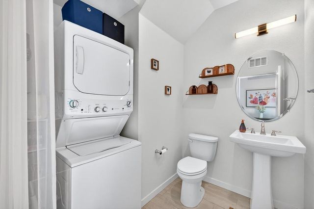 218 Box Ln, Sacramento, CA 95818