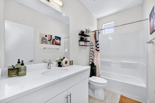 218 Box Ln, Sacramento, CA 95818