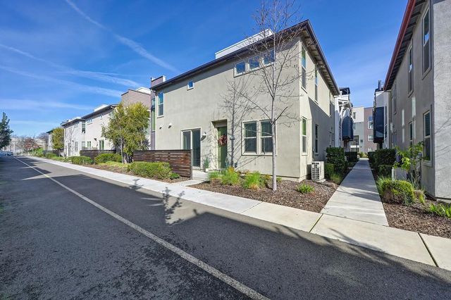 218 Box Ln, Sacramento, CA 95818