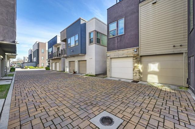 218 Box Ln, Sacramento, CA 95818