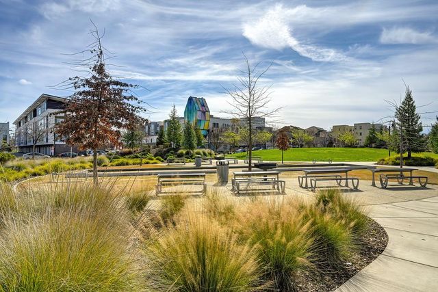 218 Box Ln, Sacramento, CA 95818