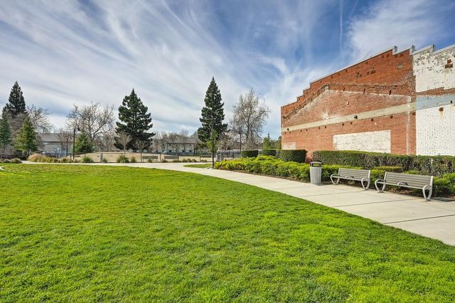 218 Box Ln, Sacramento, CA 95818