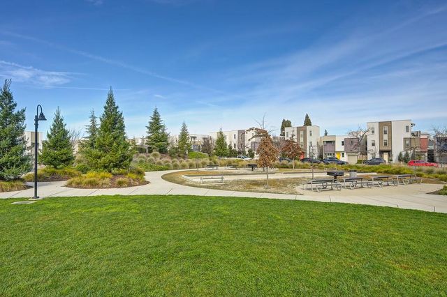 218 Box Ln, Sacramento, CA 95818