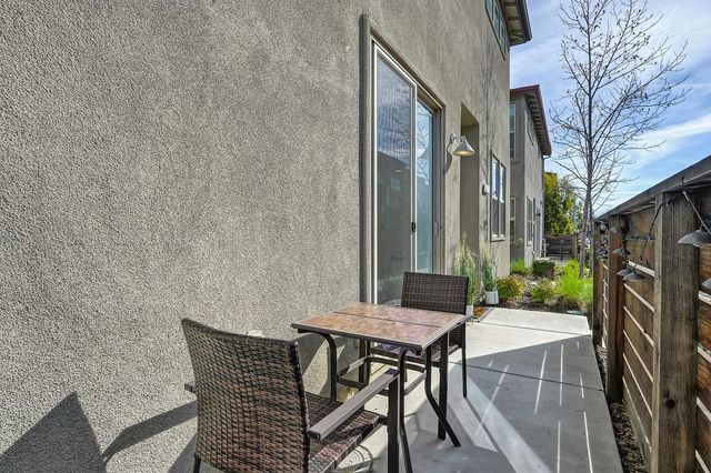 218 Box Ln, Sacramento, CA 95818