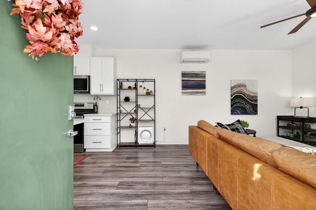 218 Box Ln, Sacramento, CA 95818