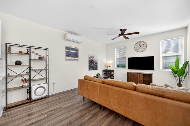 218 Box Ln, Sacramento, CA 95818