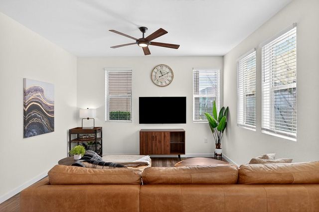 218 Box Ln, Sacramento, CA 95818