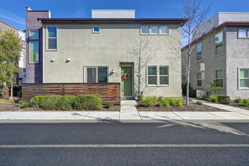 218 Box Ln, Sacramento, CA 95818