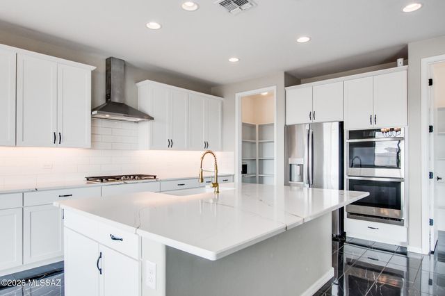 16001 N Columbus Boulevard, Tucson, AZ 85739