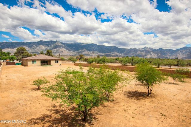 16001 N Columbus Boulevard, Tucson, AZ 85739