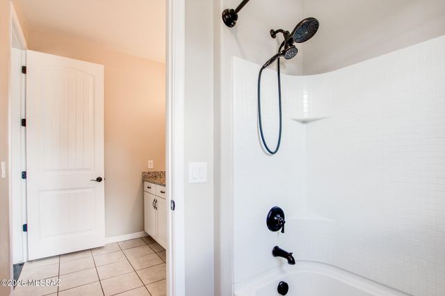 16001 N Columbus Boulevard, Tucson, AZ 85739