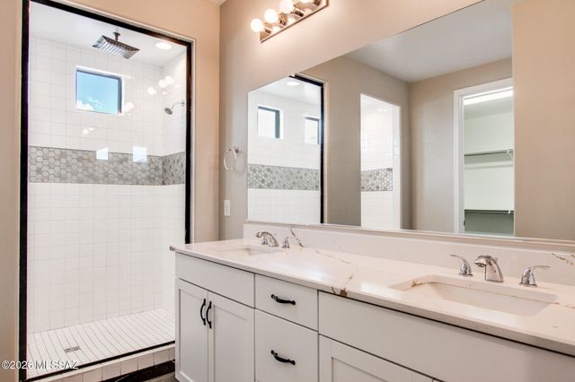 16001 N Columbus Boulevard, Tucson, AZ 85739