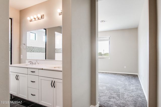 16001 N Columbus Boulevard, Tucson, AZ 85739