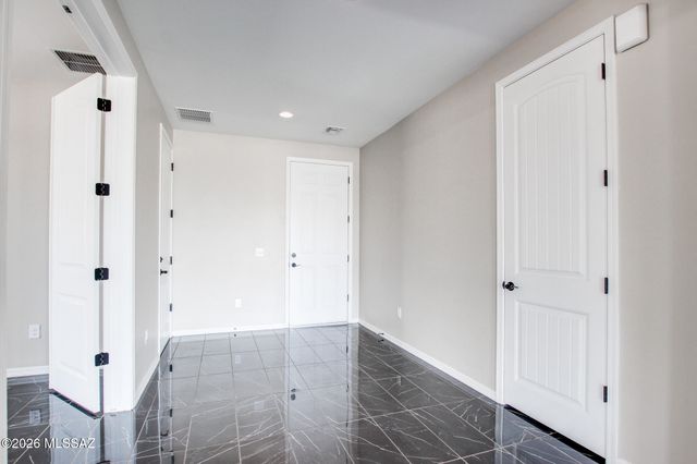 16001 N Columbus Boulevard, Tucson, AZ 85739