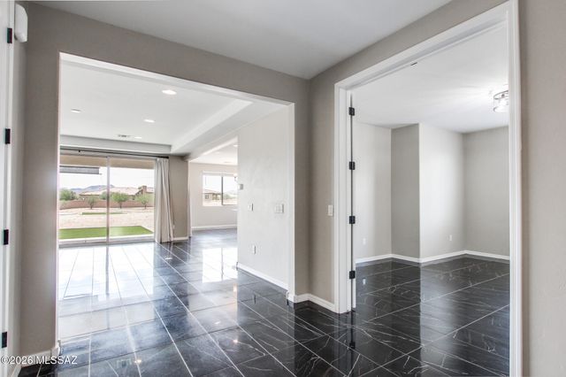 16001 N Columbus Boulevard, Tucson, AZ 85739