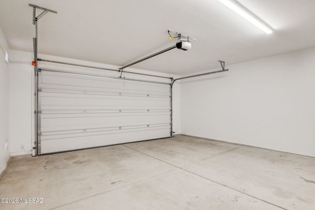 16001 N Columbus Boulevard, Tucson, AZ 85739